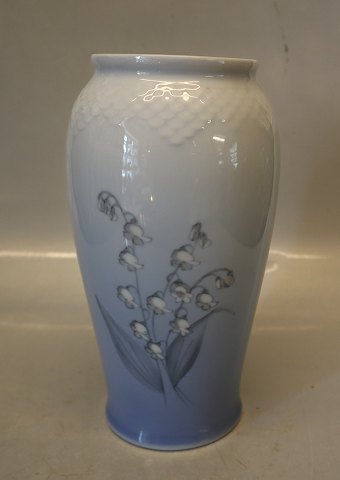 B&G 157-682 Vase 21.5 cm 
 Convalla: Blåt B&G  porcelæn, liljekonval, form 643
