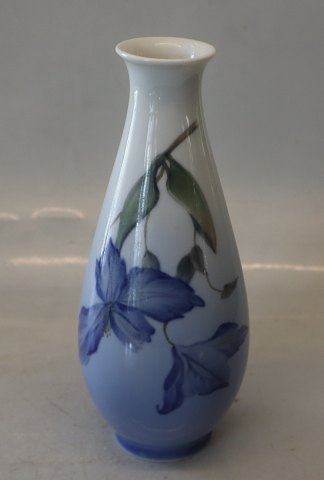 2919-4055 Kgl. Vase Blå Klematis Blomst 19 cm Kongelig Dansk Porcelæn
