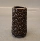 677 Vase 8.5 cm Umbra Brun udgave af  AZUR Quistgaard for B&G / Nissen Kronjyden 
Stoneware